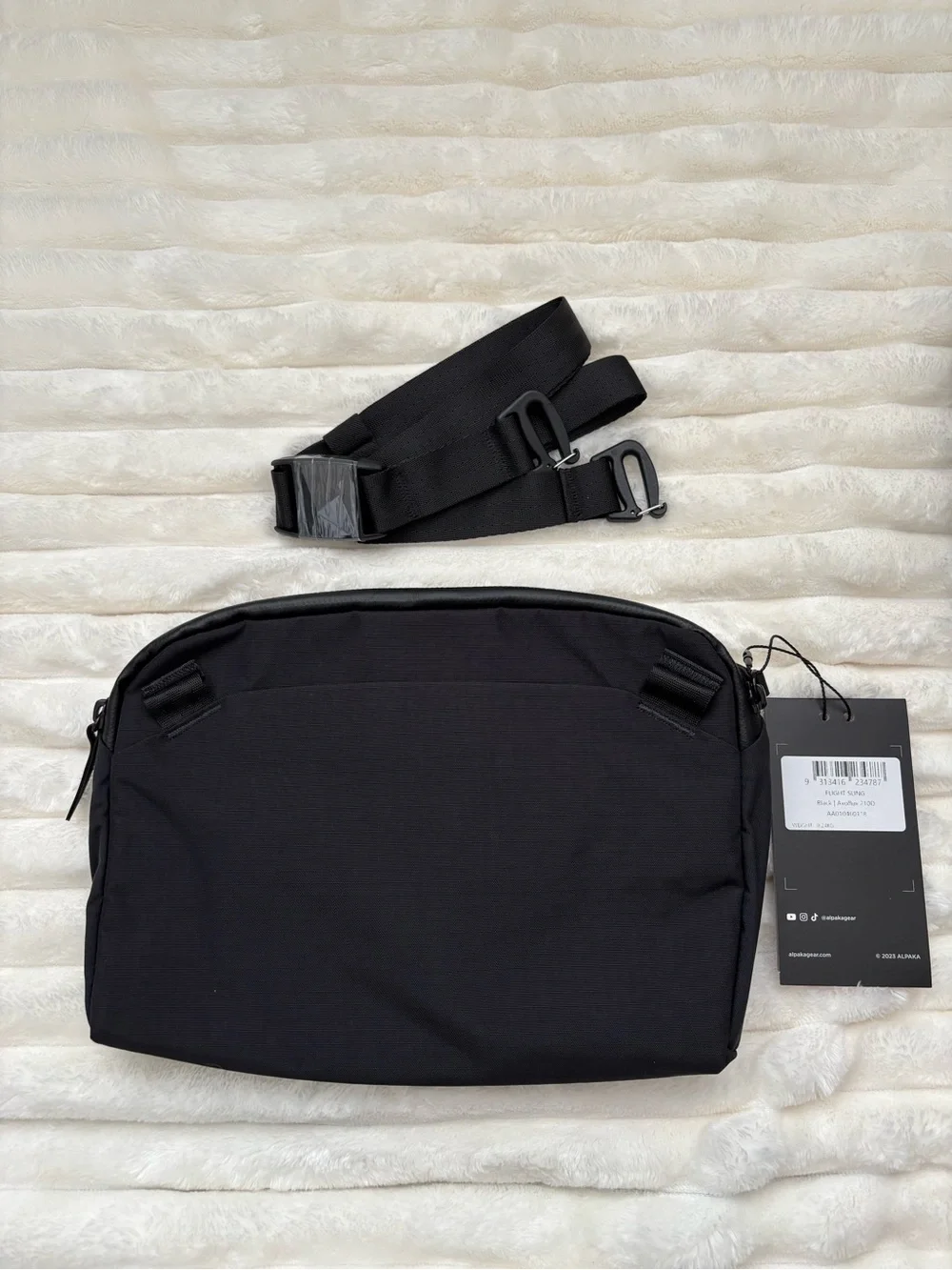 Alpaka - Flight Sling - Black - NWT
